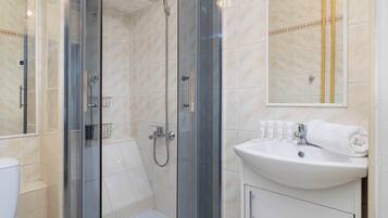 Shower, hair dryer, towels