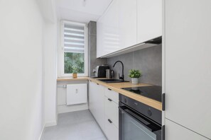 Fridge, oven, stovetop, dishwasher - Classic Apartment Grazynskiego Katowice Near Spodek by Noclegi Renters (Katowice)