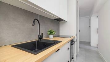 Réfrigérateur, four, plaque de cuisson, lave-vaisselle