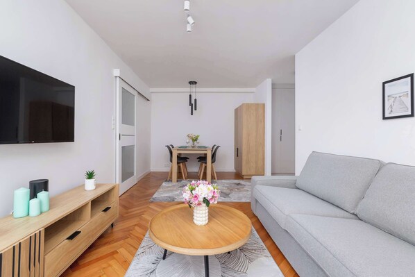 Televisión y oficina 