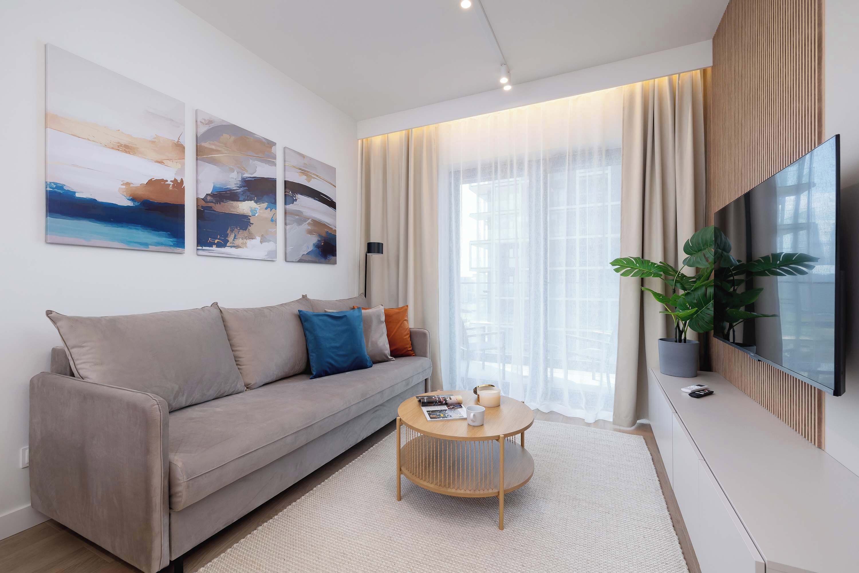 Televisión y oficina 