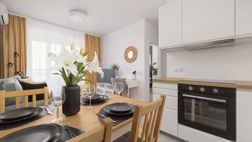 Fridge, oven, stovetop, dishwasher