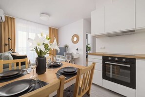 Fridge, oven, stovetop, dishwasher