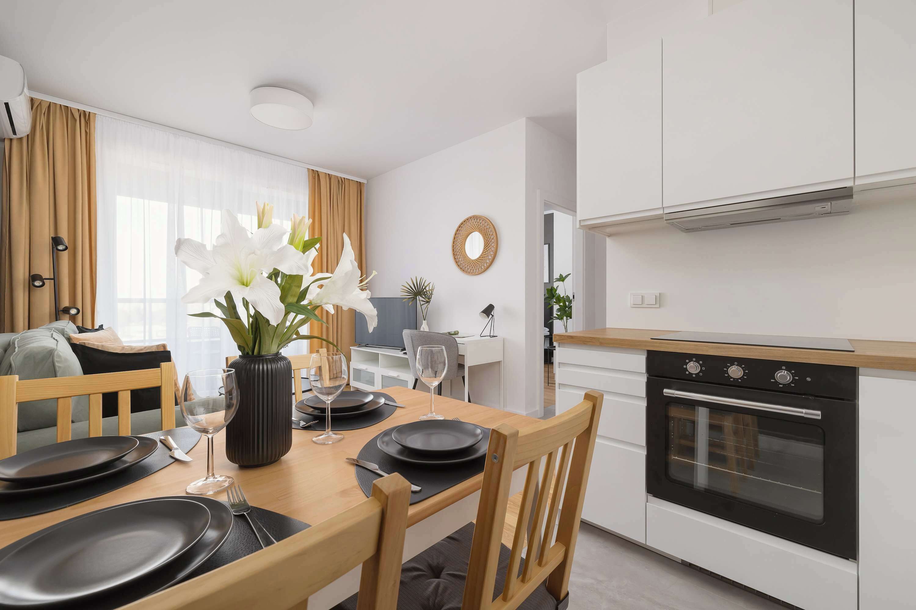 Fridge, oven, stovetop, dishwasher