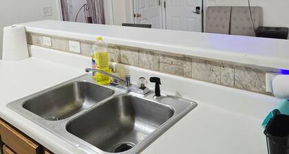 Kids Friendly 3b/2.5bts Hi- speed WiFi with stairs, Near shops and Restaurants.