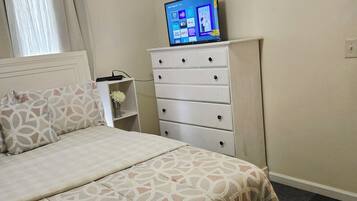 3 habitaciones, tabla de planchar con plancha, wifi y ropa de cama