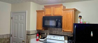 Kids Friendly 3b/2.5bts Hi- speed WiFi with stairs, Near shops and Restaurants.