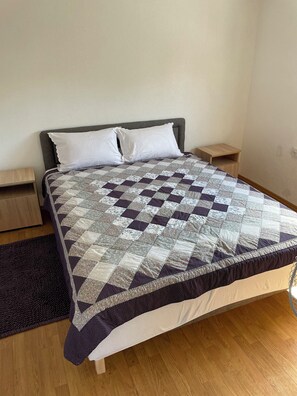 4 soverom, strykejern/-brett og sengetøy