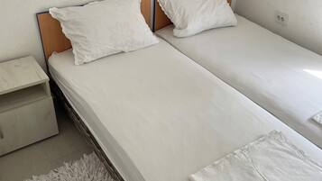 4 bedrooms, iron/ironing board, bed sheets