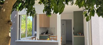 Grapefruit house in a quiet, natural location close to the beach