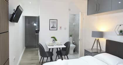 6 Mins to NEC & BHX Studio FREE PARKING