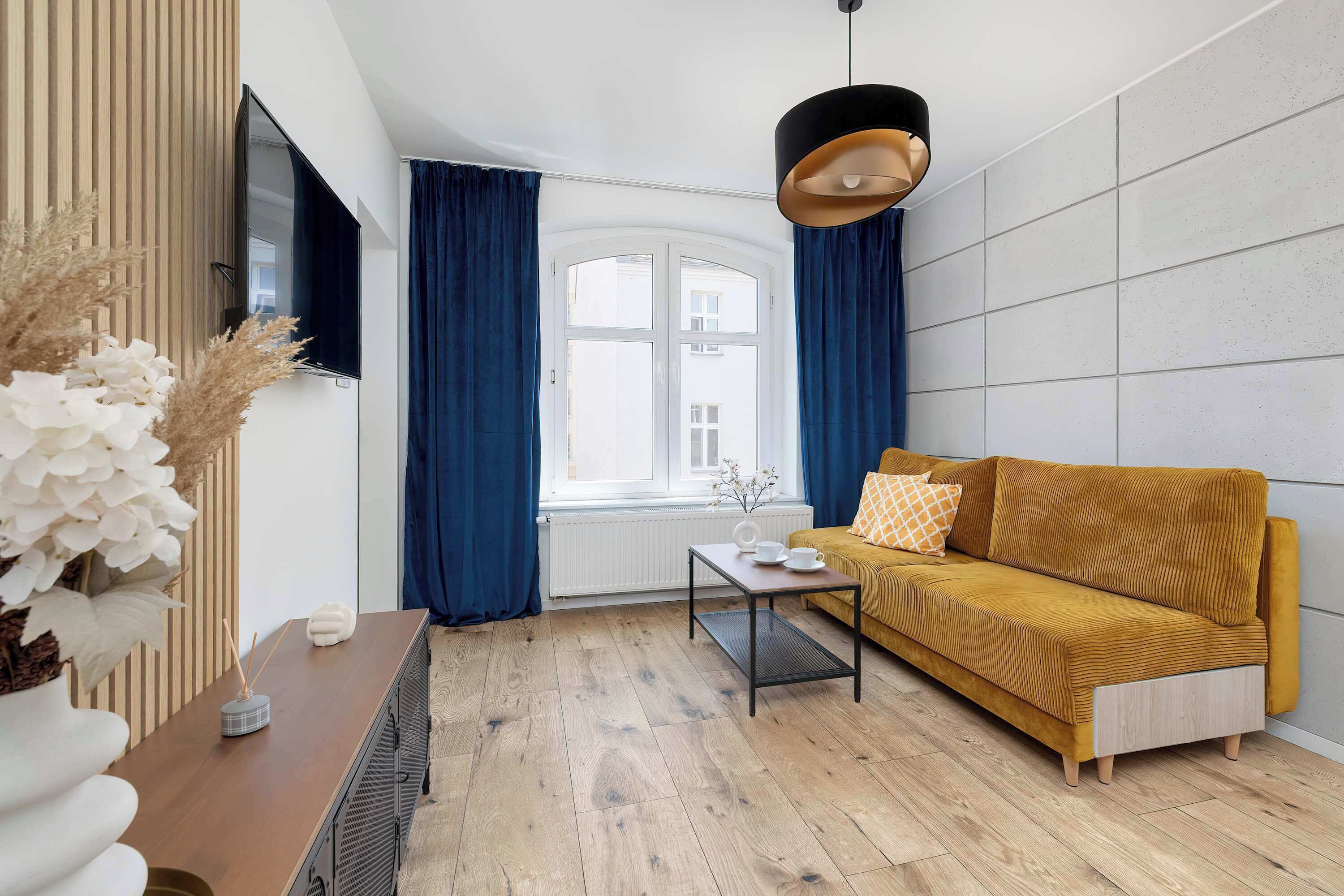 Fernseher, Kamin, Arbeitsbereiche