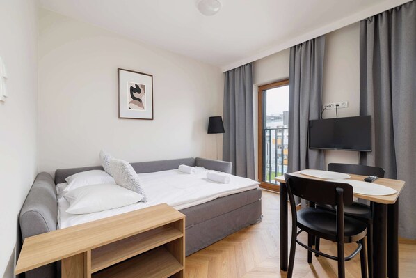 Iron/ironing board, WiFi, bed sheets