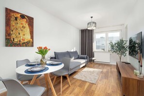 TV - Stylish Apartment for 3 Persons | Balcony, Floor 5 (Rzeszów)