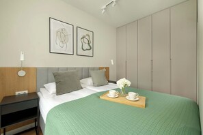 Iron/ironing board, WiFi, bed sheets