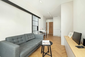 TV - Comfortable Studio | Balcony and Private Parking (Katowice)