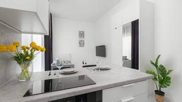 Kühlschrank, Ofen, Herdplatte, Geschirrspüler