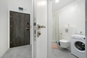 Dusche, Haartrockner, Handtücher