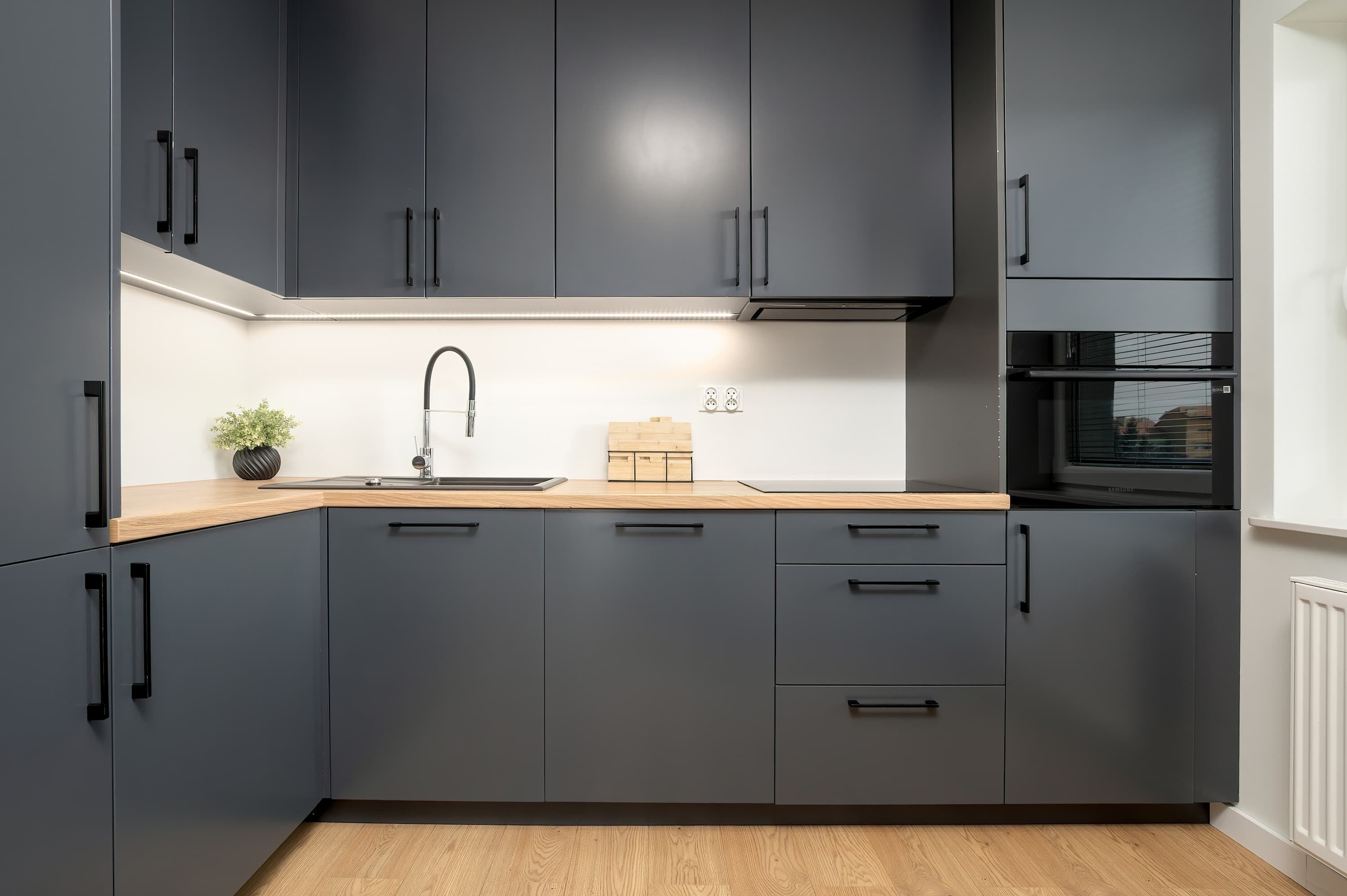 Réfrigérateur, four, plaque de cuisson, lave-vaisselle