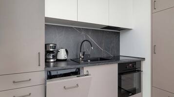 Geladeira, fogão, cooktop, lava-louças