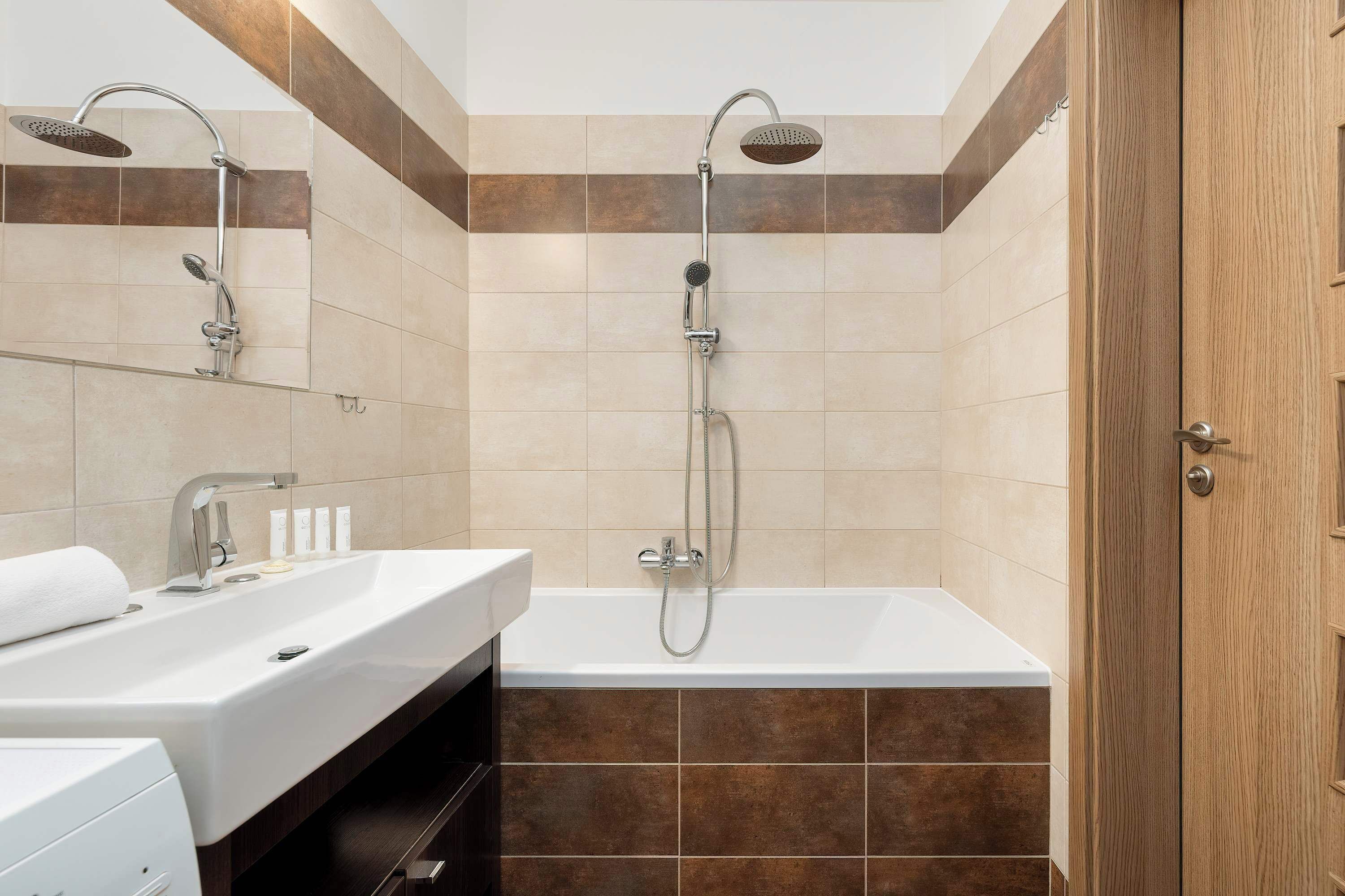 Shower, hair dryer, towels, shampoo