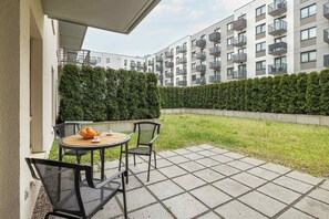 Outdoor dining - Cozy Apartment | Garden and Garage Parking (Szczecin)
