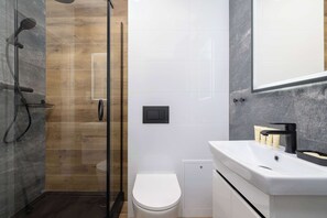 Shower, hair dryer, towels, shampoo - Przytulne Apartamenty w Gorskim Zakatku Wisly by Noclegi Renters (Wisła)
