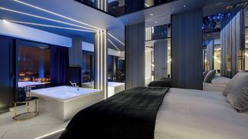 Desk, iron/ironing board, WiFi, bed sheets