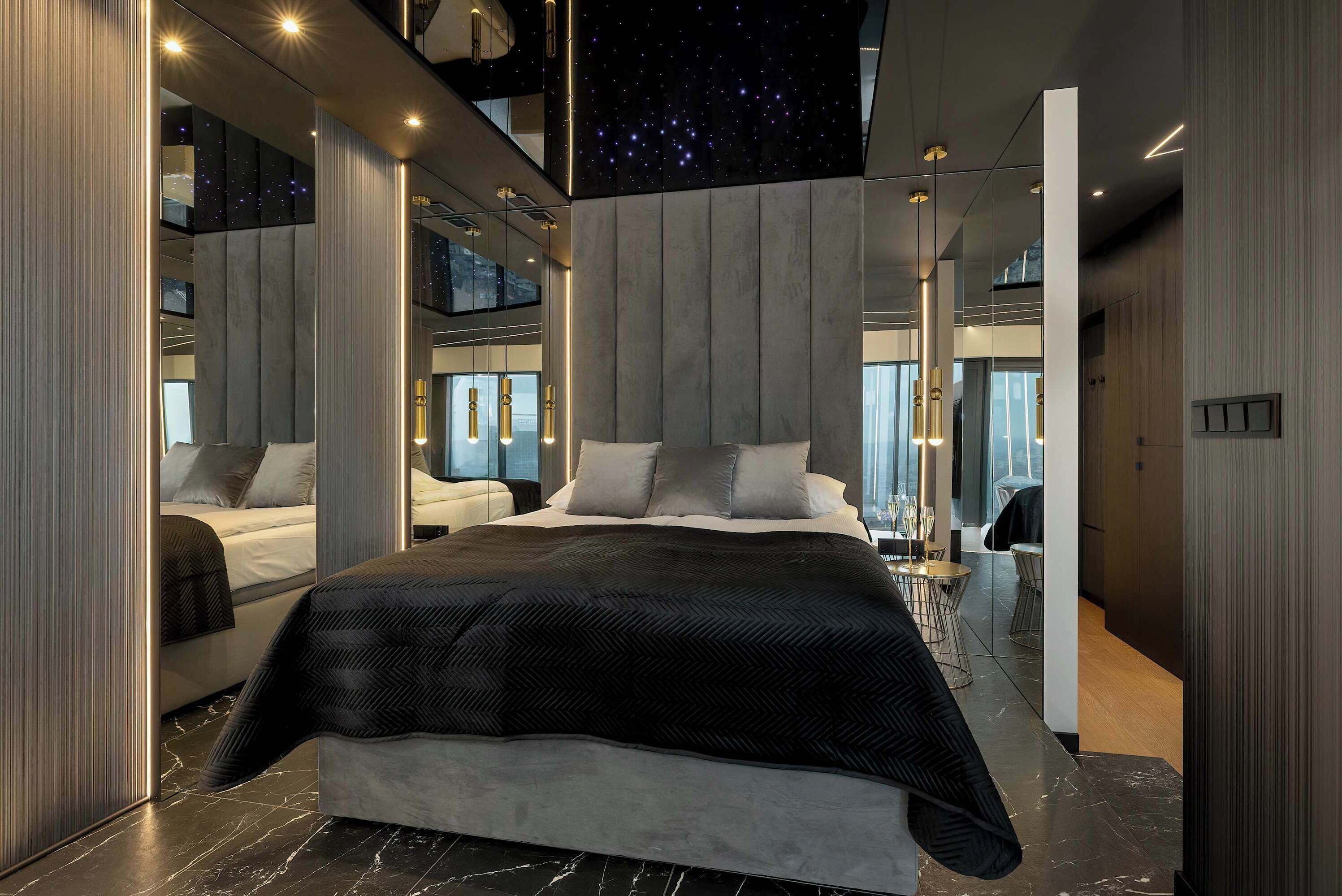 Desk, iron/ironing board, WiFi, bed sheets