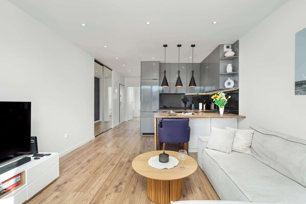 テレビ、書斎 / ワークスペース