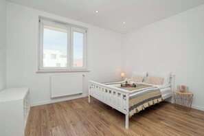 1 chambre, fer et planche à repasser, lit parapluie, Wi-Fi