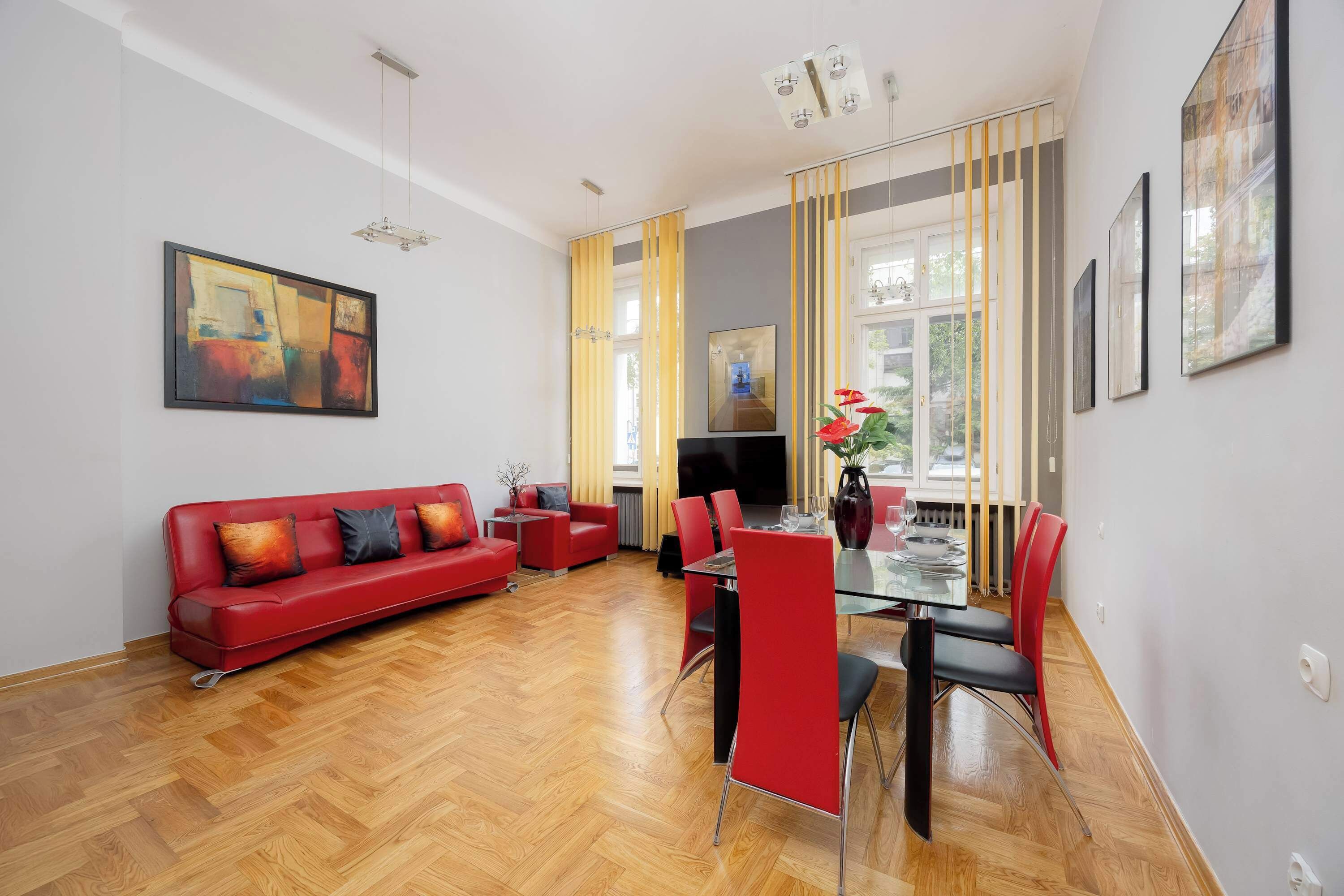 Televisión y oficina 