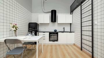 Geladeira, fogão, cooktop, lava-louças