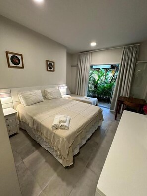 Suíte Tripla Com Vista para o Jardim | Skrivebord for bærbar PC og wi-fi (inkludert)