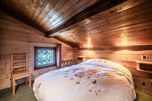 2 bedrooms, iron/ironing board, WiFi