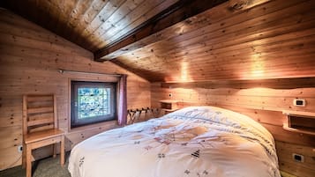 2 bedrooms, iron/ironing board, WiFi