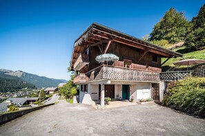 Exterior - Apartment 'Arnica' with Mountain View, Balcony and Wi-Fi (Morzine)