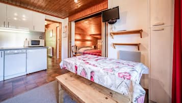 1 bedroom, iron/ironing board, WiFi