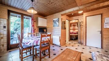 1 bedroom, iron/ironing board, WiFi