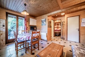 1 habitación, tabla de planchar con plancha y wifi 