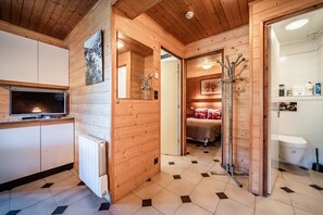 1 bedroom, iron/ironing board, WiFi - Apartment 'D'arnica' with Mountain View, Balcony and Wi-Fi (Morzine)