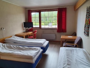 Triple Room | Blackout curtains, soundproofing, free WiFi, wheelchair access
