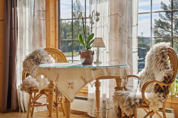 Lobby sitting area - Heia Gjestegård