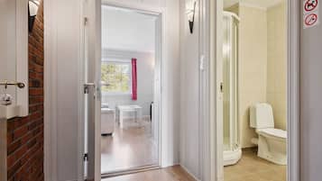 Kahden hengen huone | Pimennysverhot, äänieristys, ilmainen Wi-Fi, pääsy pyörätuolilla