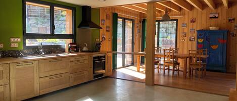 Réfrigérateur, four, plaque de cuisson, lave-vaisselle