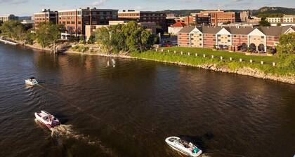 Gorgeous apartment across from La Crosse Center