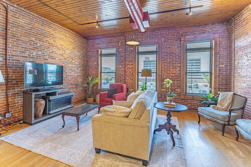 Gorgeous apartment across from La Crosse Center