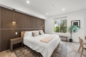 2 bedrooms, desk, WiFi, bed sheets