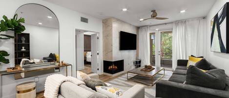 Televisio, takka, työhuone