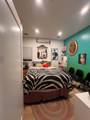2 bedrooms, desk, free WiFi, bed sheets